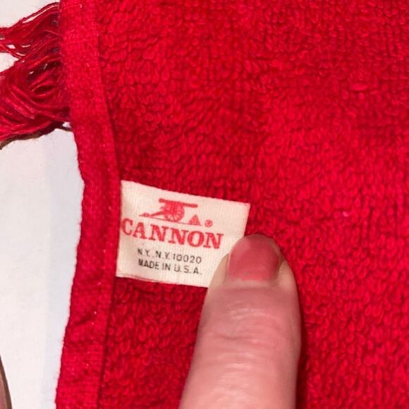 Cannon Red Christmas Bath Towels and 4 washcloths - Picture 6 of 10